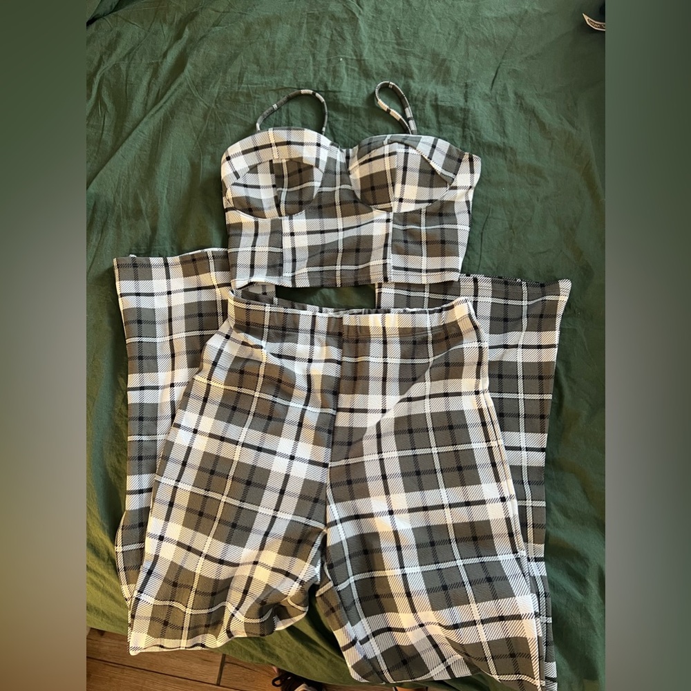 Cute Flare Pants and Crop Top Set